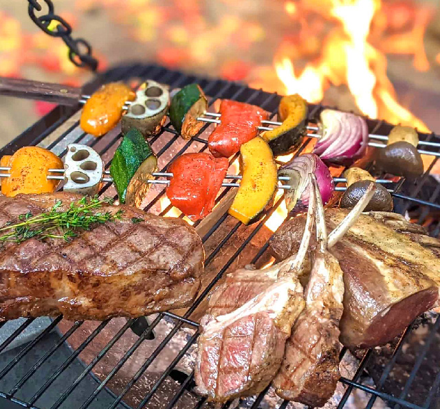 ご自身で仕上げる豪快なステーキ