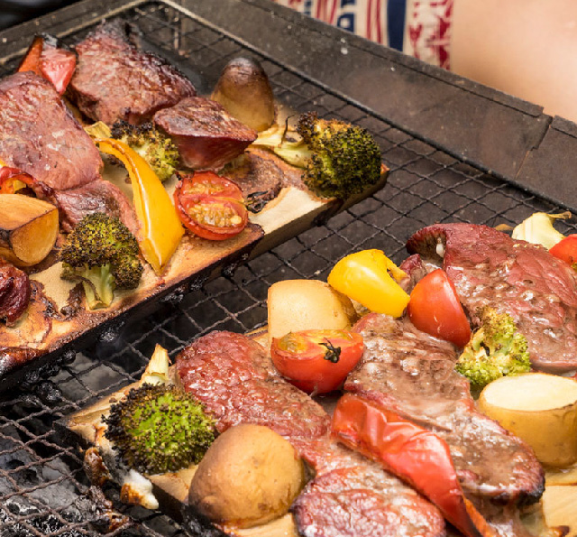 ご自身で仕上げる豪快なステーキ